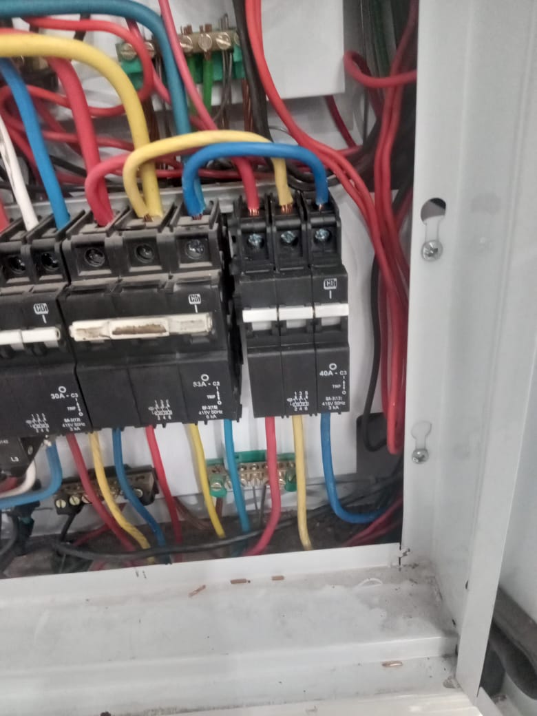 Electrical distribution board wiring for backup power circuits
